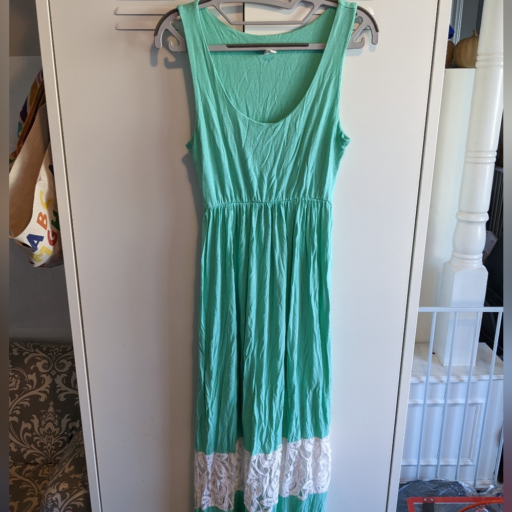 Pinkblush maternity dress with lace accents